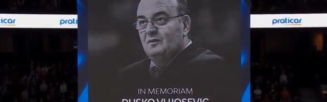 Tužnije utakmica da počne ne može: Košarkaši Partizana i Efesa održali minut ćutanja u čast Vujoševiću