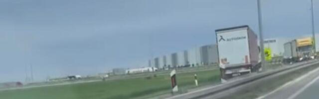 KAMION VOZI U KONTRASMERU NA AUTO-PUTU: Pojavio se novi snimak sa puta u Srbiji, JEZIVO! (VIDEO)