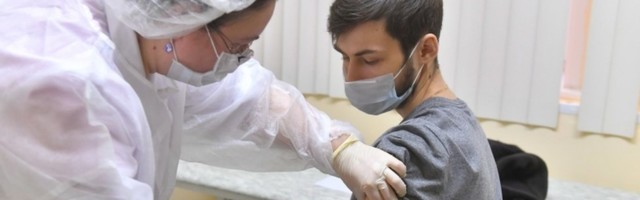 Korona virus: Sve teža situacija u Srbiji, u Moskvi počela masovna vakcinacija