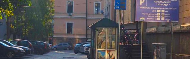 UKLONITE VOZILA: Privremeno se zatvara parkiralište  Iza suda