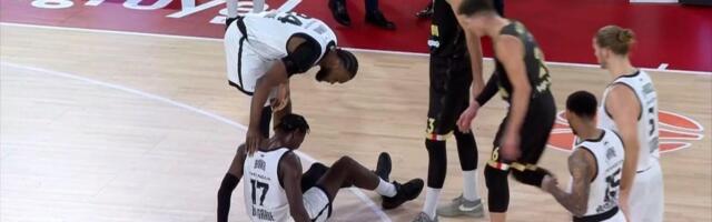 Bonga dobio udarac, završio na parketu, pa napustio teren