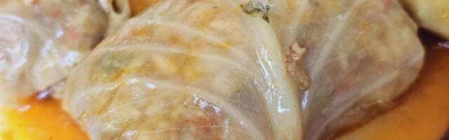 Starinska posna sarma iz rerne sa nadevom koji ćete obožavati: Sprema se lako, a ukus je čista fantazija