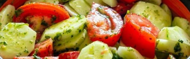 NIKAD NEMOJTE DA MEŠATE PARADAJZ I KRASTAVAC! Niste ni svesni šta to radi STOMAKU - jedna stvar je PRAVI PAKAO