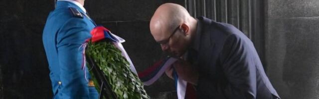 "NEKA JE SLAVA VAMA BESMRTNIM HEROJIMA" Vučević položio venac na Spomenik Neznanom junaku na Avali povodom Dana pobede