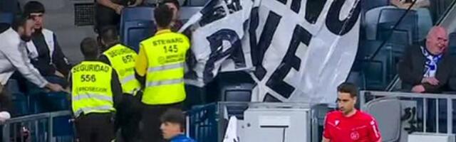 Haos na utakmici Real Madrida: Navijač doneo transparent protiv Pereza, redari ga odmah oteli