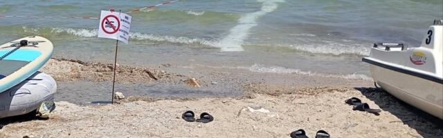 Alarm na omiljenom srpskom letovalištu! Grci hitno zabranili kupanje: Ako ste na ovoj plaži, odmah izlazite iz vode