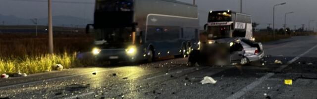PRVE FOTOGRAFIJE SA MESTA JEZIVE NESREĆE U GRČKOJ: Lančani sudar dva vozila i autobusa niških registarskih oznaka - ČETVORO MRTVIH (FOTO)