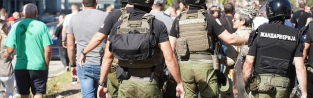 Studenti u blokadi o vojnoj paradi: Po čijem naređenju nas je kordon policije opkolio?