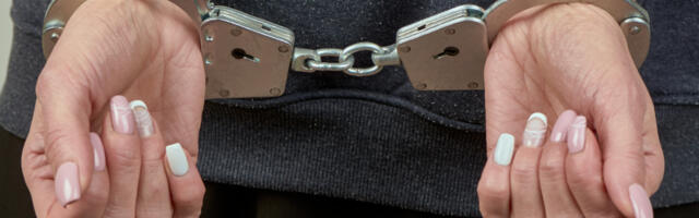 POLICAJKA UHAPŠENA ZBOG KORUPCIJE U KPZ NIŠ Mobilni telefon krila u hrani za osuđenika, uzela novac od njegove žene