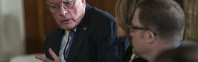 Трамп назвао свог изасланика „идиотом“ због похвала Зеленском