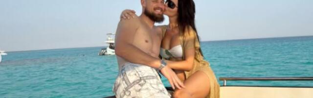 Grudi kipe, zadnjica seva... Ana Rajković objavila fotke koje su srušile internet