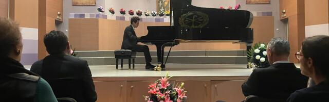 Emeljanov održao koncert u Svetosavskom domu u Nišu – „pijanista i publika u savršenoj simfoniji“