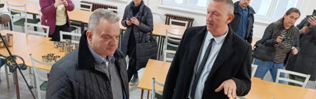 Брига о школама и младима је брига целог друштва