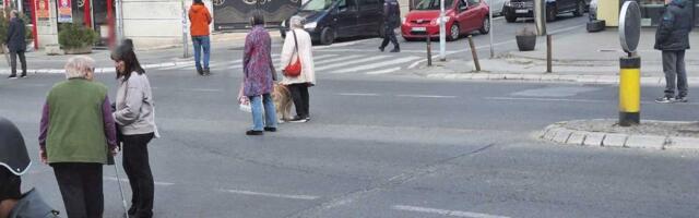 DVE PENZIONERKE I PAS?! Blokaderi sa Zvezdare spali na 3 slova, ali ipak maltretiraju ostatak Beograda: Znači, bilo ko može da izađe i zaustavi saobraćaj?!