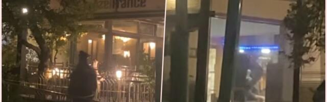 PRVI SNIMAK SA MESTA PUCNJAVE U RESTORANU U SARAJEVU Ranjeno više ljudi, policija blokirala čitav rejon! Napadač i dalje u bekstvu