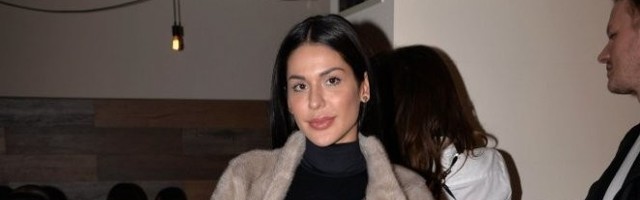 UDALA BIH SE ZA MILIONERA, MALTRETIRALA KONOBARE I SPREMAČICE! ŠOK izjava naše pevačice: Slagali bi mi odeću po BOJI dok ja lakiram nokte...