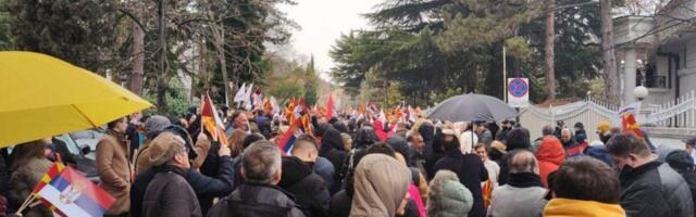 U Skoplju održan skup podrške predsedniku Vučiću! Na ulicama srpska i makedonska zastava i jedna poruka: Živela Srbija! (FOTO)