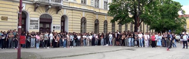 Užički gimnazijalci od prve do treće godine od danas u blokadi: „Profesori su prekršili dogovor“ (VIDEO)