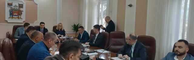 „SNS zaokret jedino u polu“ – nakon “ženske vlasti”, funkcije u Nišu preuzeli pretežno muškarci