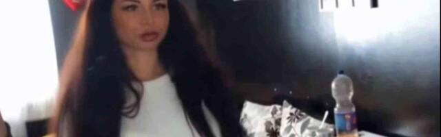 Pevačica IZGUBILA BITKU u 41. godini: Sama se borila do poslednjeg daha, MUŽ JE OSTAVIO i NAŠAO DRUGU nakon što su joj odstranili dojku