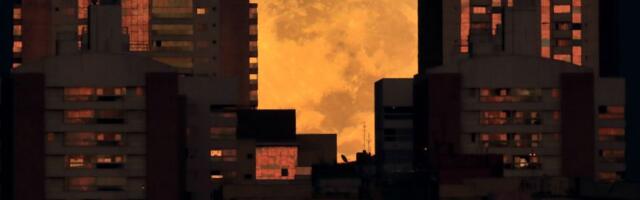 Šta bi se dogodilo ako bi Mesec bio 20 puta bliže Zemlji