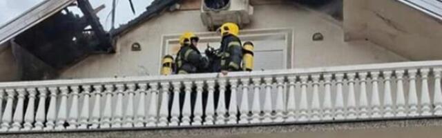 GROM UDARIO U KUĆU U POŽAREVCU PA ZAPALIO KROV: Nevreme već pravi haos po Srbiji (FOTO)