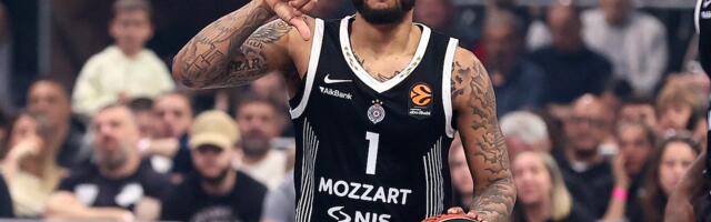 (FOTO) Karlik Džons imao poruku za večitog rivala nakon derbija