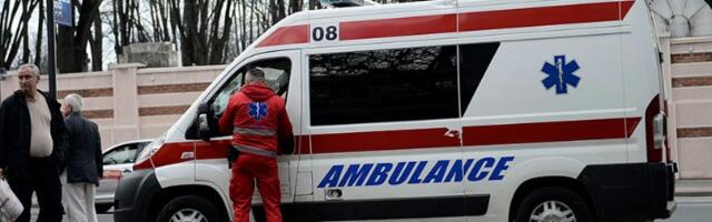 Dete (4) bez svesti izvučeno iz bazena u Jakovu: Roditelji ga na trenutak izgubili iz vida
