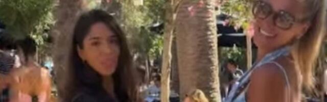 Melina i Đina lumpuju na Mikonosu: Jahte, luksuz i skupi ručkovi! Majka slikala ćerku u provokativnim pozama