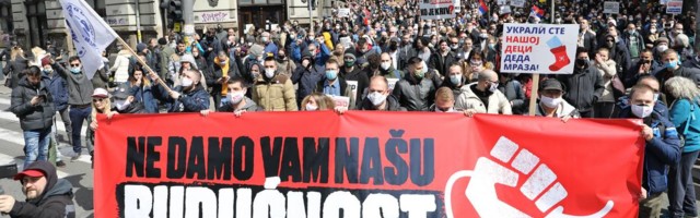 Država će nas oterati u dužničko ropstvo: Frilenseri krenuli u protestnu šetnju i neće odustati dok vlast ne pristane na pregovore