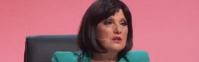 SNEŽANA ĐURIŠIĆ U PROVIDNOJ HALJINI! Pevačica se pojavila u ŠOK IZDANJU - OVAKVU je još nismo videli! /FOTO/
