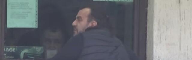 LUKASU ODNELI AUTO DOK JE BIO NA NASTUPU Pevač sleteo na aerodrom, imao šta da vidi! (VIDEO)