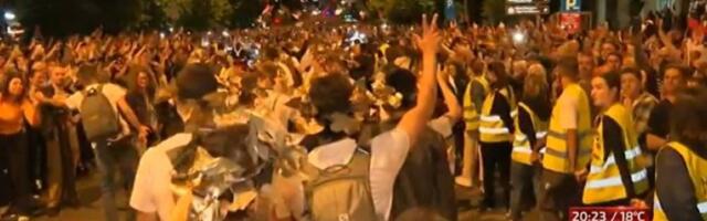 "Ceremonija za heroje": U Novom Sadu svečano dočekani studenti biciklisti (FOTO, VIDEO)