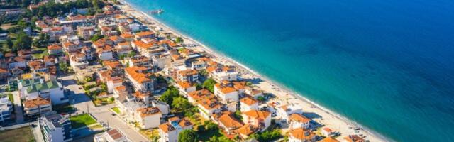 Srbin se slikao na plaži u Paraliji i postao hit na Fejsbuku (FOTO)