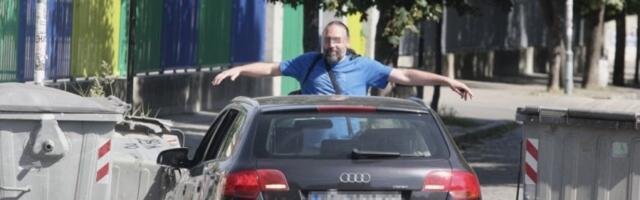 "OKO 50 DECE JE ZAROBLJENO NA PUTU, NEMAJU NI HRANE NI PIĆA" - Blokaderi se iživljavali nad učenicima na ekskurziji, ujak jednog dečaka otkrio: "DRŽE IH BEZ HRANE I VODE"