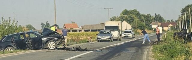 Teška saobraćajna nesreća kod Štitara: Ima poginulih, automobil smrvljen do neprepoznatljivosti (FOTO)