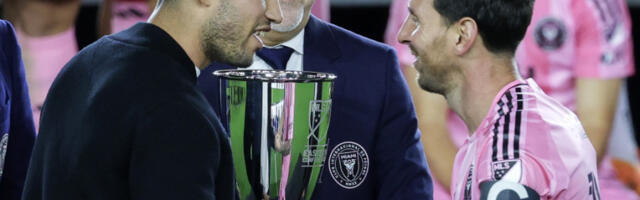 INTER MAJAMI U FINALU MLS Mesi pokazao da je kralj asistencija, Karlos Alkaras mu uručio pehar