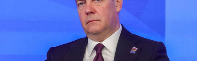 Медведев: Зеленски ће морати да се крије до краја живота