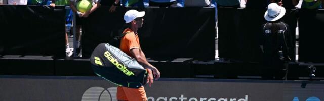 PRVA VELIKA SENZACIJA NA AUSTRALIJAN OPENU - Ispao sedmi nosilac, jedva izašao sa terena!