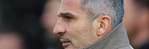 NENAD STOJAKOVIĆ NE ZNA ŠTA RADI NA KLUPI PARTIZANA! Čudno i šokantno vođenje utakmice, ovo je cirkus šta je radio!