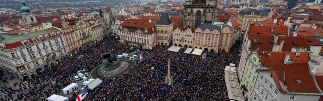 Ovako Česi brane demokratiju: Desetine hiljada na ulici protiv ultradesničara u vladi Andreja Babiša