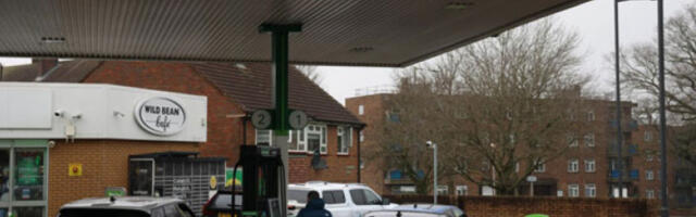 Британци почињу панично да купују бензин због рата на Блиском истоку