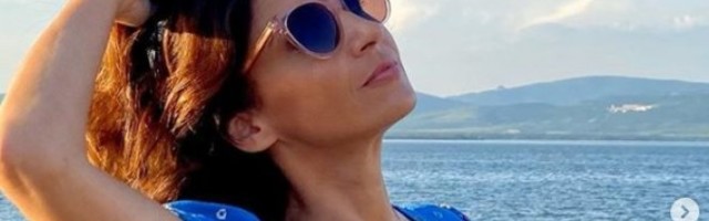 SANJA MARINKOVIĆ NAPUSTILA SRBIJU! Voditeljka otputovala u TOPLIJE KRAJEVE, SKINULA SE u kupaći, a evo kako IZGLEDA! /FOTO/