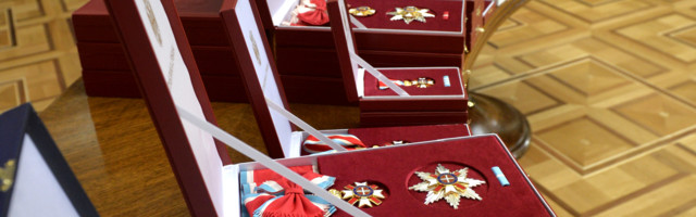 Vučić uručio odlikovanja povodom Dana državnosti