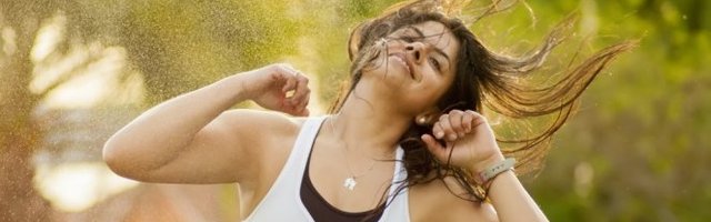 POLAKO SA ĐUSKANJEM! Zbog nepažnje sama sebi razbila glavu! (Video)