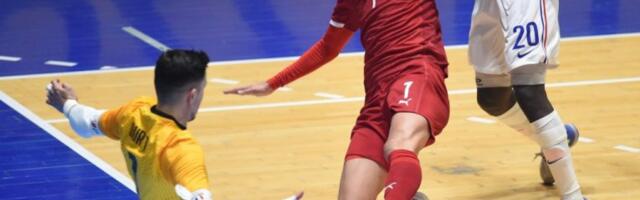 BEZ GOLOVA U ŠAPCU: Remi Srbije i Francuske!