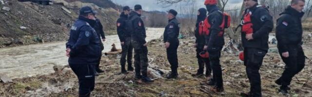 ZA TELOM UTOPLJENIKA TRAGA I ŽANDARMERIJA! U Novom Pazaru nastavljena potraga za Ramizom Rožajcem, ODNELA GA MUTNA TRNAVICA (VIDEO)