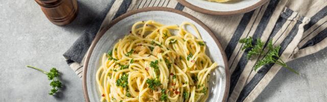 Špagete sa belim lukom i belim vinom