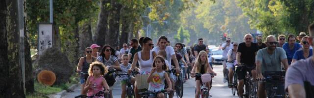 "Kritična basna" u subotu: Vožnja beogradskim ulicama, pa blokada ispred Vlade Srbije