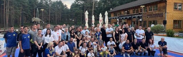 Humanitarno druženje u Dino parku (VIDEO)